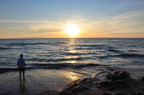 Admirando o magnífico pôr-do-sol na praia central de Mazatlán, no México